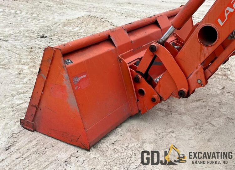 2014 Kubota M135GX - Image 11
