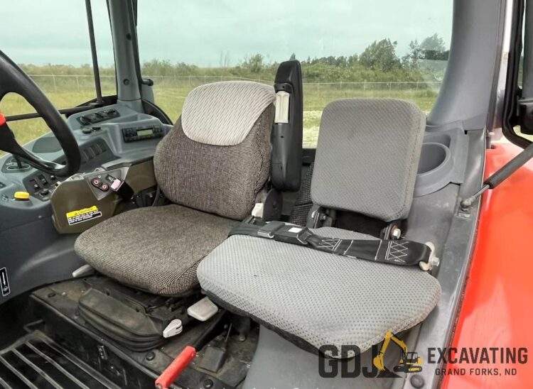 2014 Kubota M135GX - Image 19