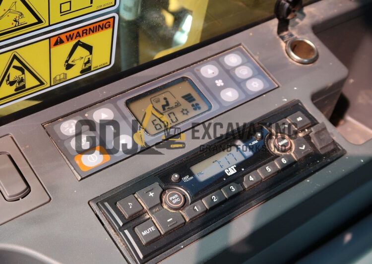 2017 Caterpillar 320 FL - Image 24