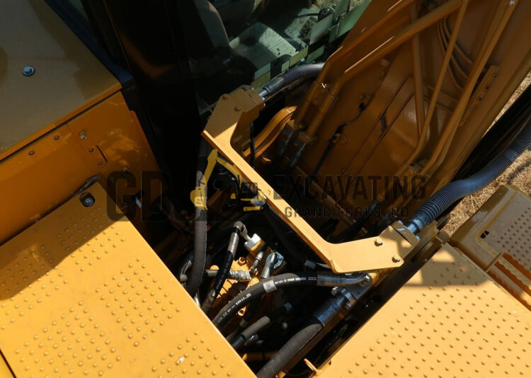 2017 Caterpillar 320 FL - Image 43