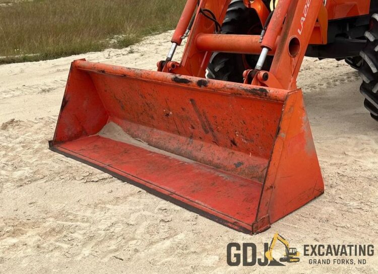 2014 Kubota M135GX - Image 9