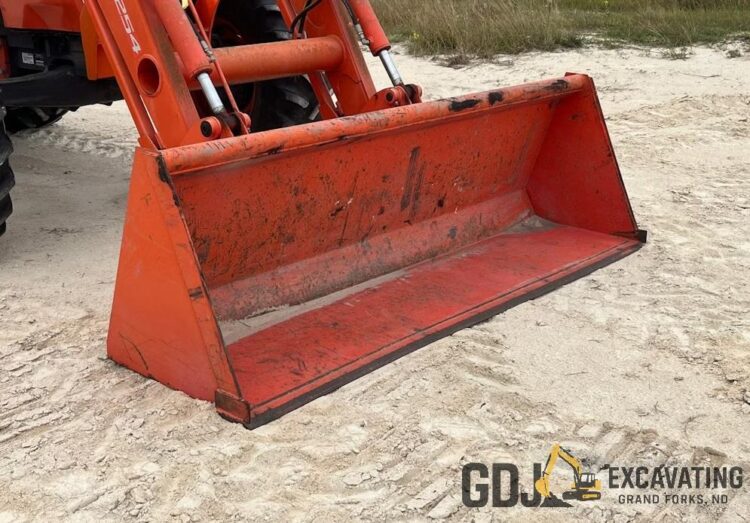 2014 Kubota M135GX - Image 10